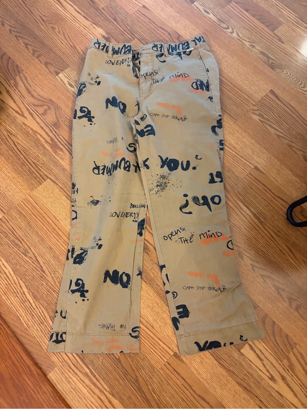 Men's Graffiti-Print Khaki pants urban outfitters size MM